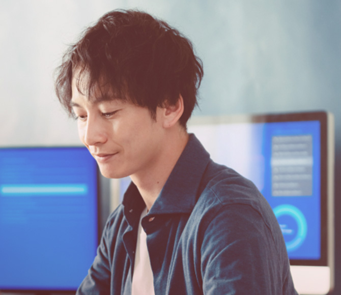 DX担当者が楽しく業務を効率化している様子